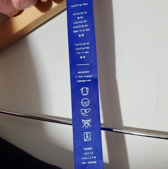 Kit and Ace "Phillips" Pleated viscose/silk Pant - Picture 4 of 10